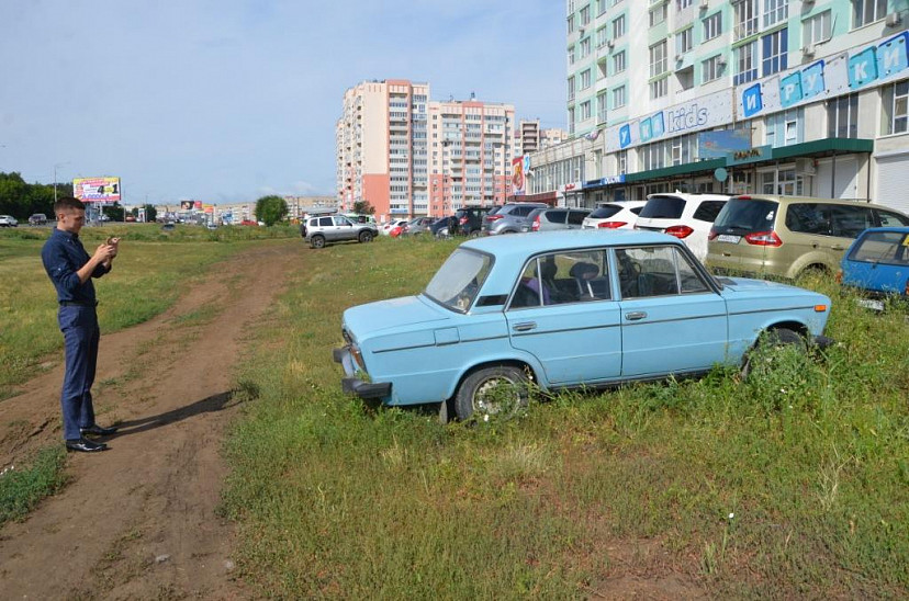 За парковку на зеленой зоне оштрафовали 40 саратовцев