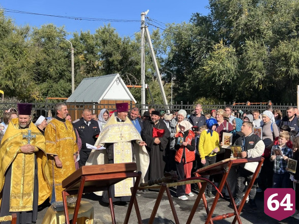 В Саратовской области на казачьем фестивале кормили щами и фланкировали шашкой