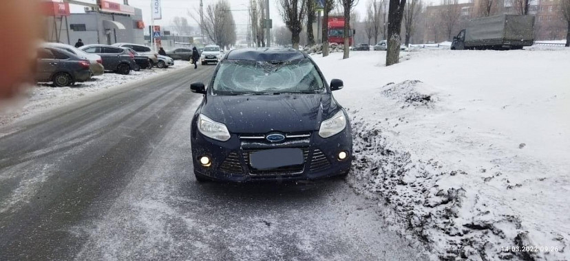 В Саратове пешеход телом разбил лобовое стекло иномарки