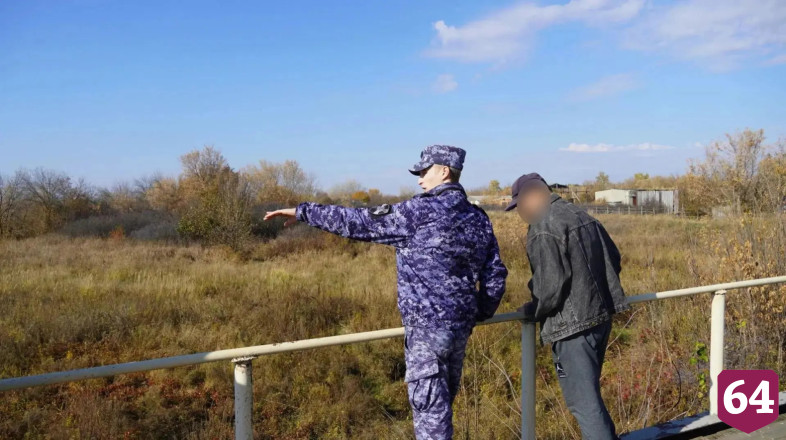 В Саратовской области росгвардеец спас упавшего с моста велосипедиста 