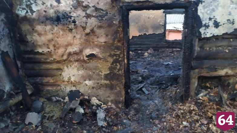 Сын не спас пожилую мать из охваченного огнем дома 
