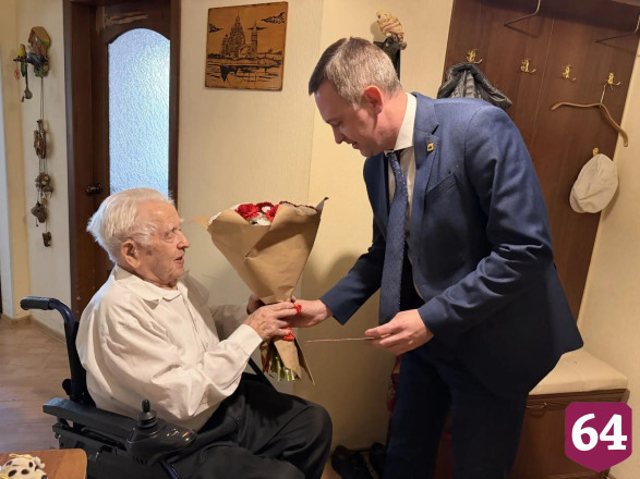 Максим Леонов навестил 103-летнего стрелка Великой Отечественной войны