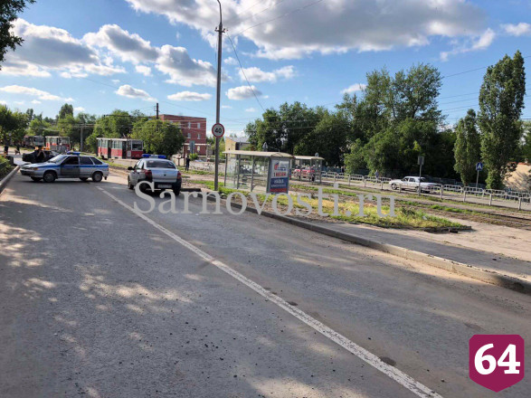 В Саратове мужчина оставил на остановке гранату