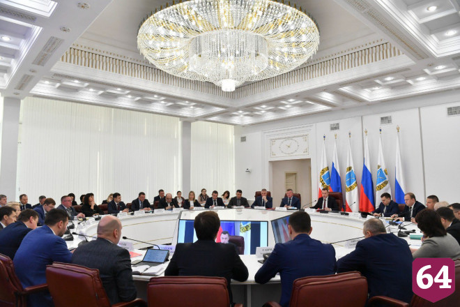 Губернатор указал на большое число брошенных машин в Саратове 