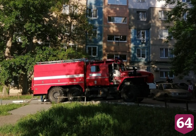 Пожарные тушили квартиру в девятиэтажке у рынка «Солнечный»