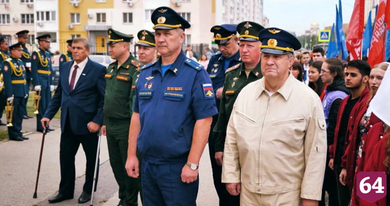 В Саратове открыли мурал с Героем России Александром Аксеновым