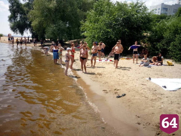 В Волге у саратовского моста утонул мужчина