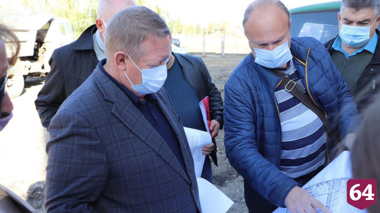 Депутат оценил ремонт саратовской школы 