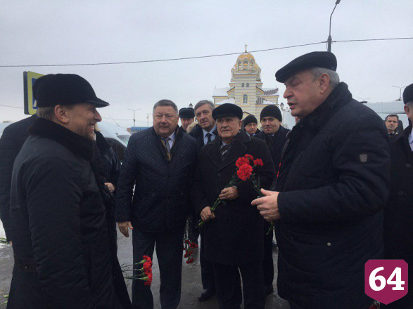 Законодатели из ПФО прошли по саратовскому бульвару Героев Отечества