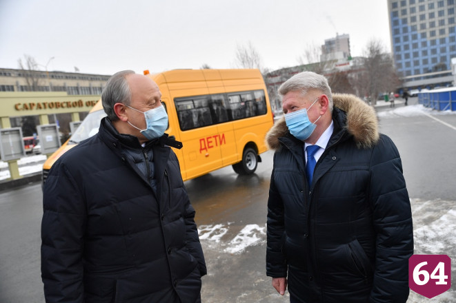 Саратовским школам передали 70 новых автобусов