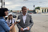 Водители саратовских автобусов спасаются от жары холодной водой и мороженым
