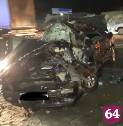 Два человека погибли в ДТП с грузовиком под Саратовом 