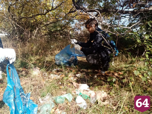 Участники субботника на Кумысной поляне собрали 12 кубометров мусора