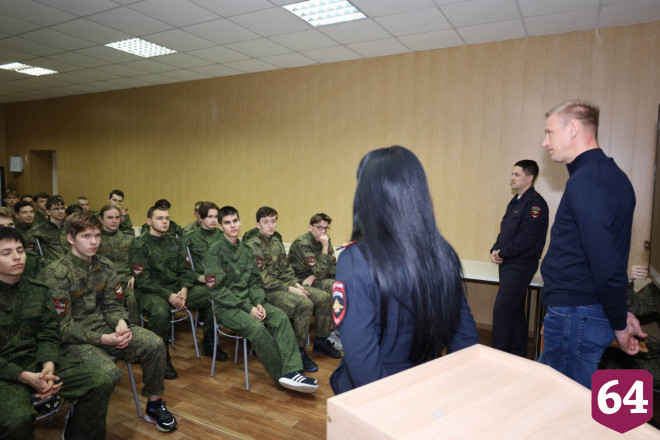 В Саратове транспортные полицейские рассказали детям о ЗОЖ и безопасности в интернете