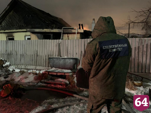 Житель Саратова не смог спасти мать из полыхающего дома 