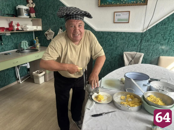 Саратовский пенсионер провел кулинарный мастер-класс по изготовлению вареников