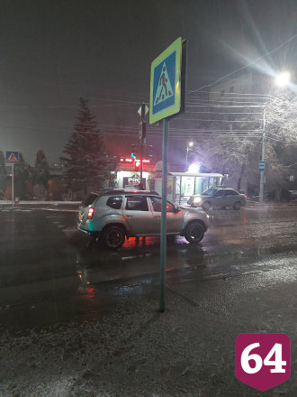 За день на дорогах Саратова сбили 4 пешеходов