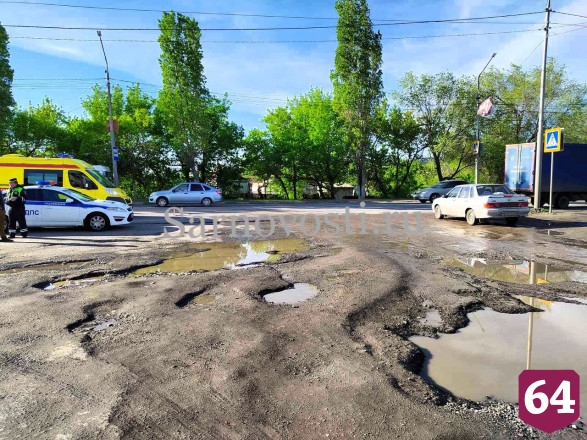 В Саратове девушку сбила грузовая «Газель» с макулатурой