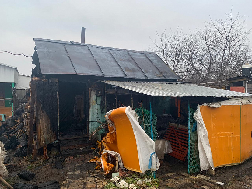 Под Саратовом мужчина сгорел в бане сестры