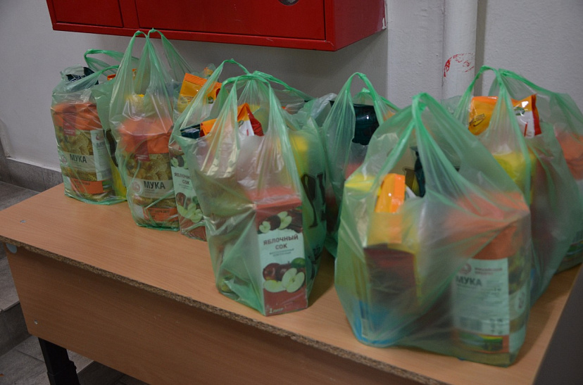 Саратовским школьникам на «дистанционке» выдают продуктовые наборы