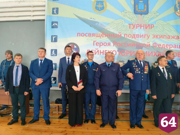 Жители почтили память спасших поселок летчиков