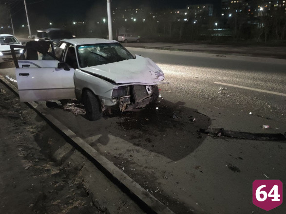 В Саратове пьяный водитель устроил аварию и сбежал