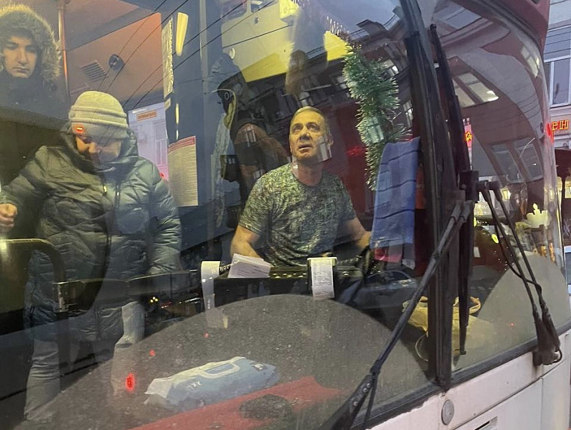 В Саратове водитель не пустил в автобус пенсионерку 