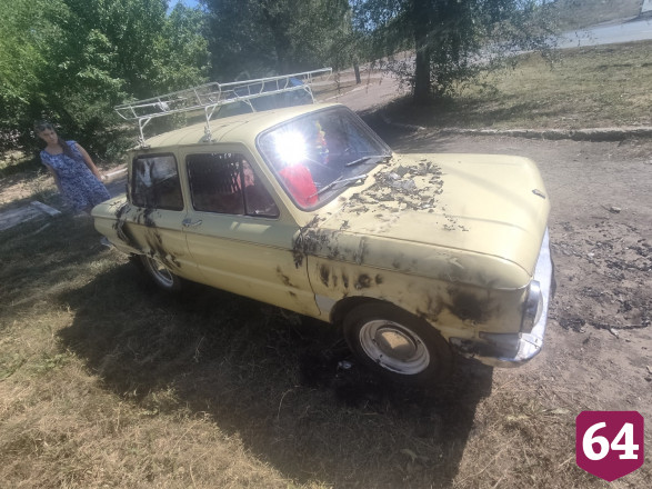 Саратовцев возмутил ночной поджог ретро-автомобиля 