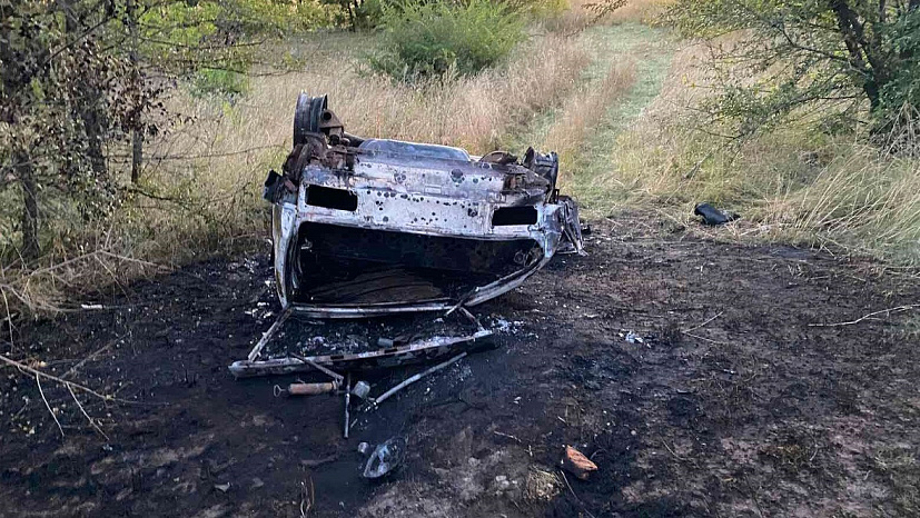 Под Саратовом вылетела в кювет и сгорела «Лада» с молодым водителем 
