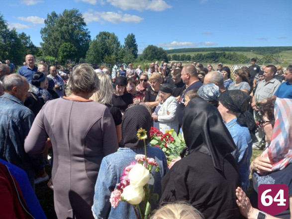 Саратовцы простились с погибшим в спецоперации Иваном Степановым
