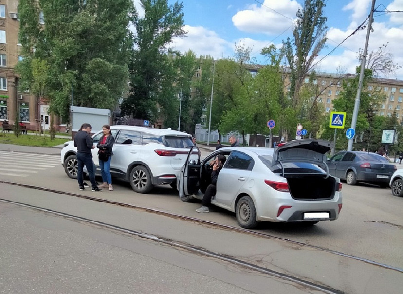В центре Саратова из-за ДТП остановились трамваи
