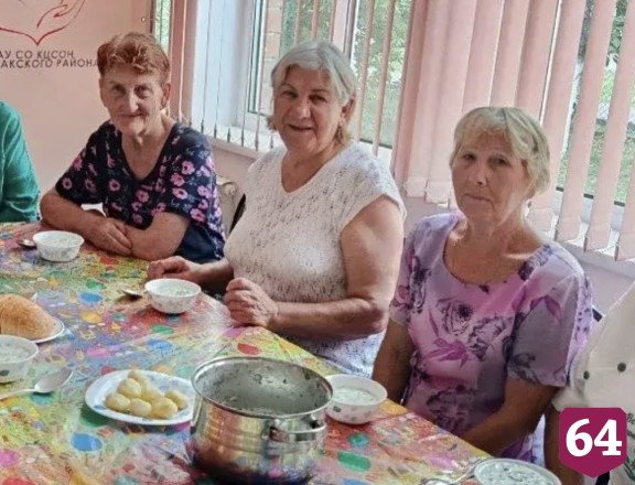 Саратовцев на мастер-классе научили готовить окрошку