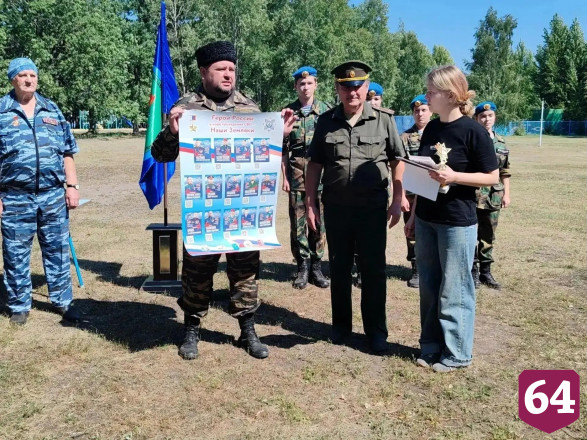 В Саратове юные казаки прыгали с парашютом