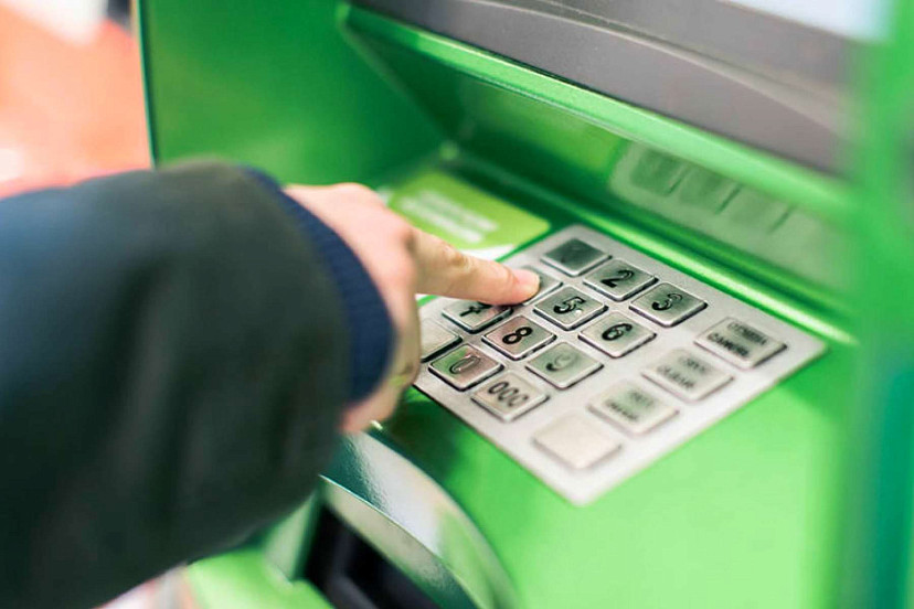 Саратовец отправил «контролеру Центробанка» 572 тысячи рублей