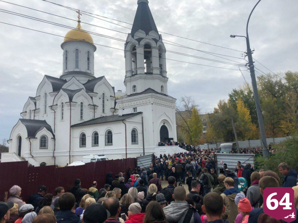 Саратов прощается с убитой Лизой Киселевой 