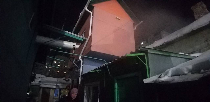 Рядом с Узеньким переулком погорел жилой дом