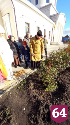 Священник создал у храма лесопитомник и раздает по Заволжью дубы