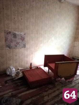 Саратовские пожарные тушили квартиру в заброшенном доме