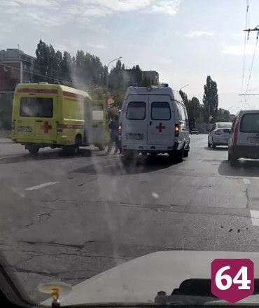 Водитель «Тойоты» попал в больницу после столкновения с «Шевроле»