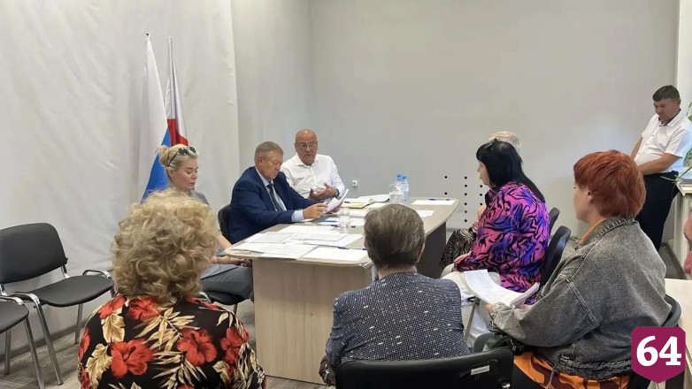 Саратовский депутат Госдумы более 5 часов принимал граждан по проблемам ЖКХ