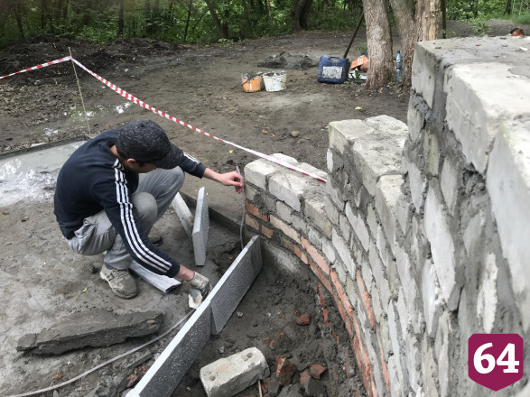На стеле саратовского родника закрепят памятную красную звезду