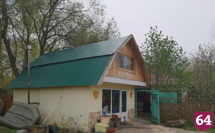 Под Саратовом продают усадьбу с 4 домами и прудом