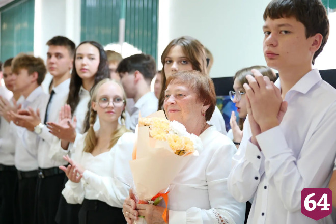 Губернатор в День знаний поздравил учеников и педагогов саратовского лицея 