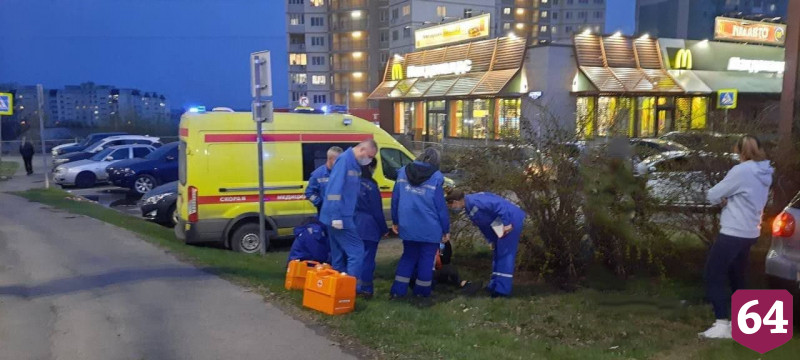 В Саратове водитель иномарки задавил двух подростков