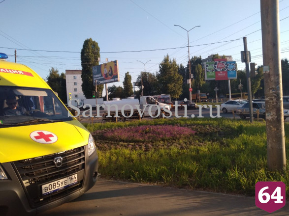 Пьяный пешеход попал под колеса водовоза в Саратове
