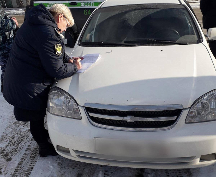 Саратовский алиментщик продал иномарку и переехал в Санкт-Петербург