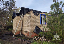 Саратовские пожарные тушили дом на улице Зеленой