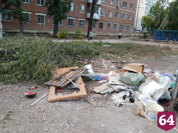Опасная мусорка у детсада стала в два раза больше