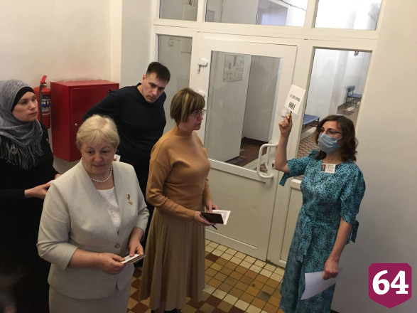 В Саратове родители выпускников сдали ЕГЭ по русскому языку