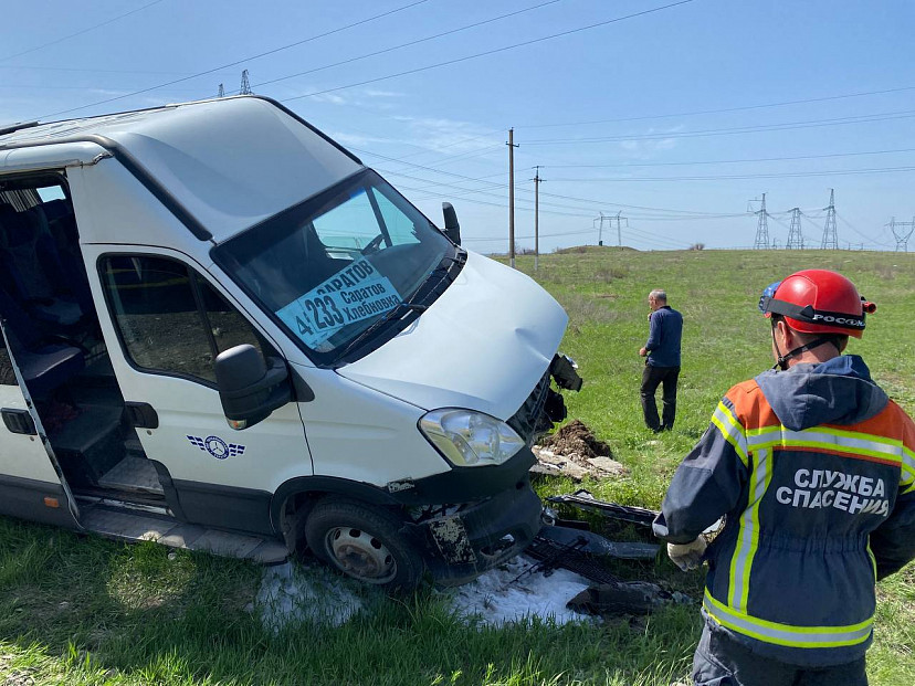 Девять человек пострадали в ДТП с маршруткой под Саратовом